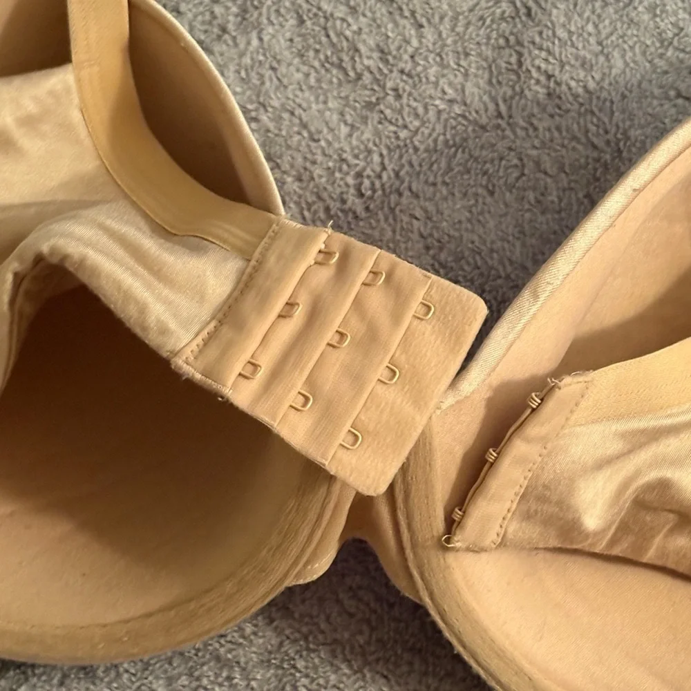 Cacique 38DDD Lightly Lined T-Shirt Women's Bra Cream/Tan